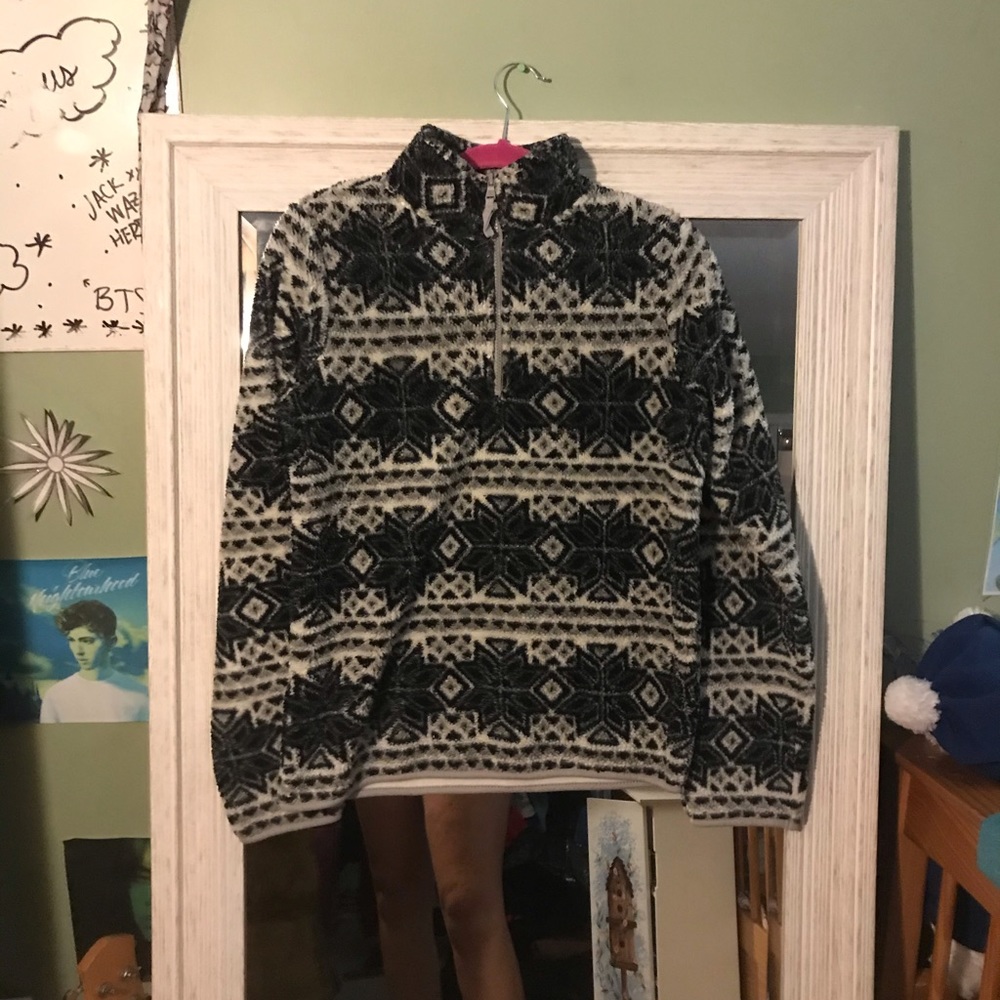 ❤️❤️Black and white sherpa medium sweater❤️❤️